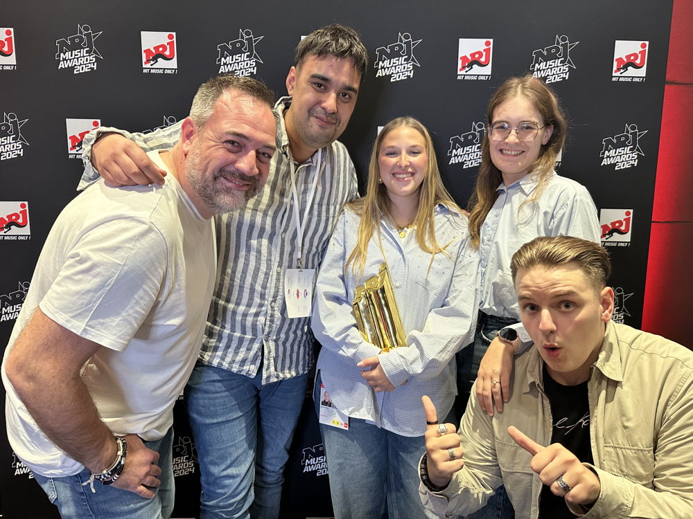 L'équipe de Mike avec Helena