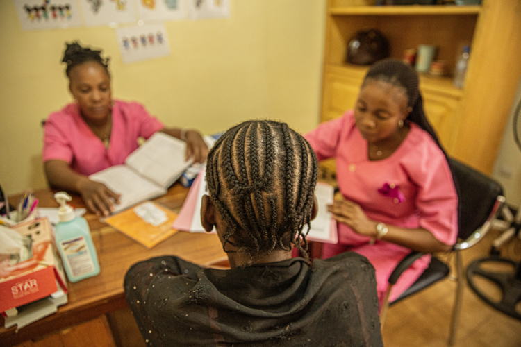 Title: Sexual violence. Bangui, CAR Copyright: Juan Carlos Tomasi/MSF Countries: Central African Republic Date taken / Date Recorded: 07 May, 2023 Caption / Description: Consultation with MSF midwives at the Tongolo center, in Bangui.
