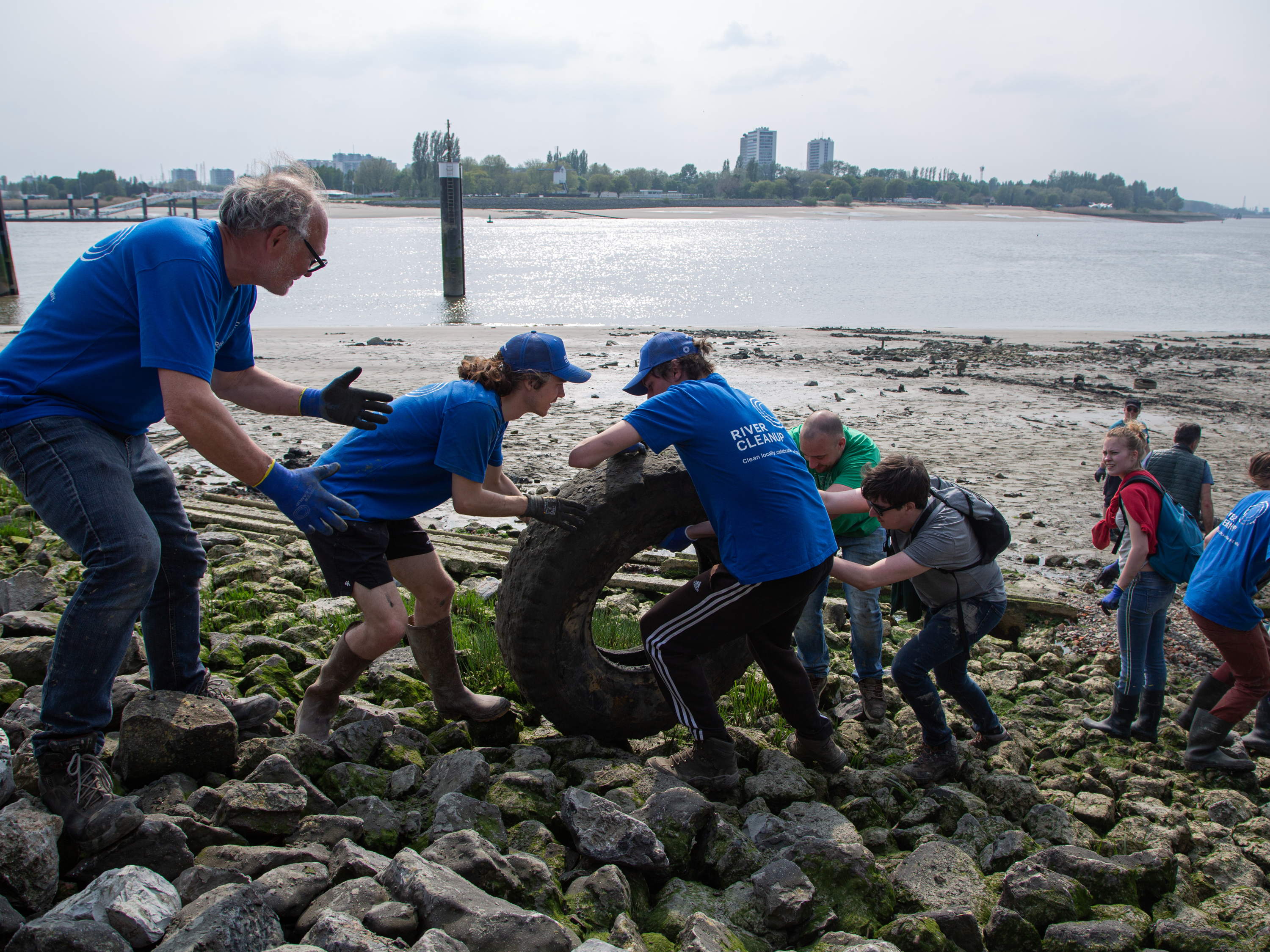 River Cleanup maakt idyllische Antwerpse Scheldebocht afvalvrij