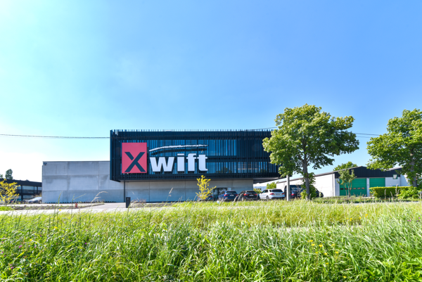 Persbericht: Transportbedrijf Xwift betaalt 1000 euro aan al wie een nieuwe chauffeur aanbrengt