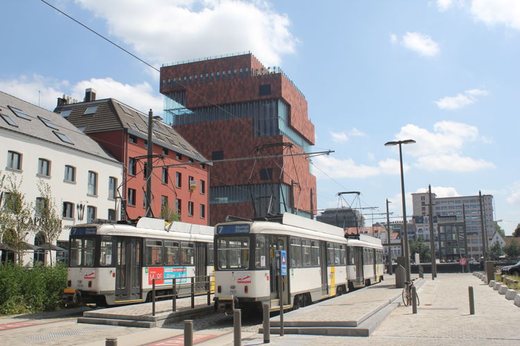 Tram 7 op het Eilandje.