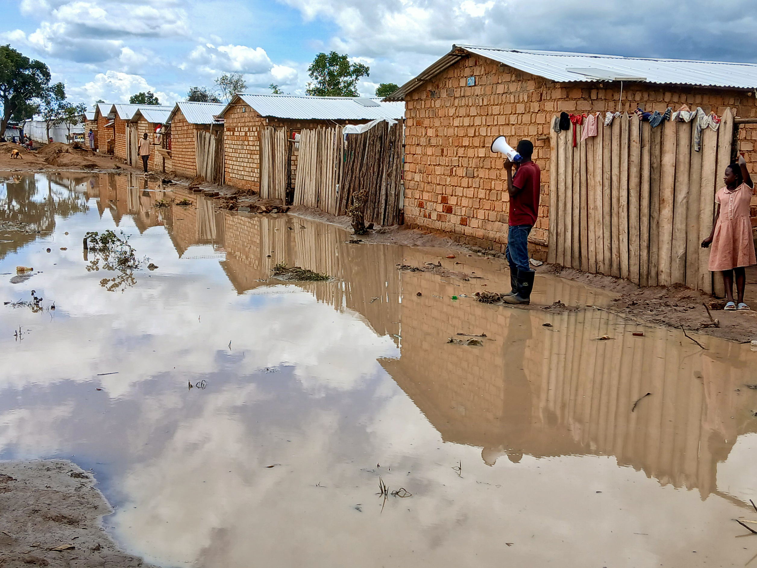 Refugiados congoleños en Musenyi enfrentan condiciones críticas tras huir de la violencia en la RDC 