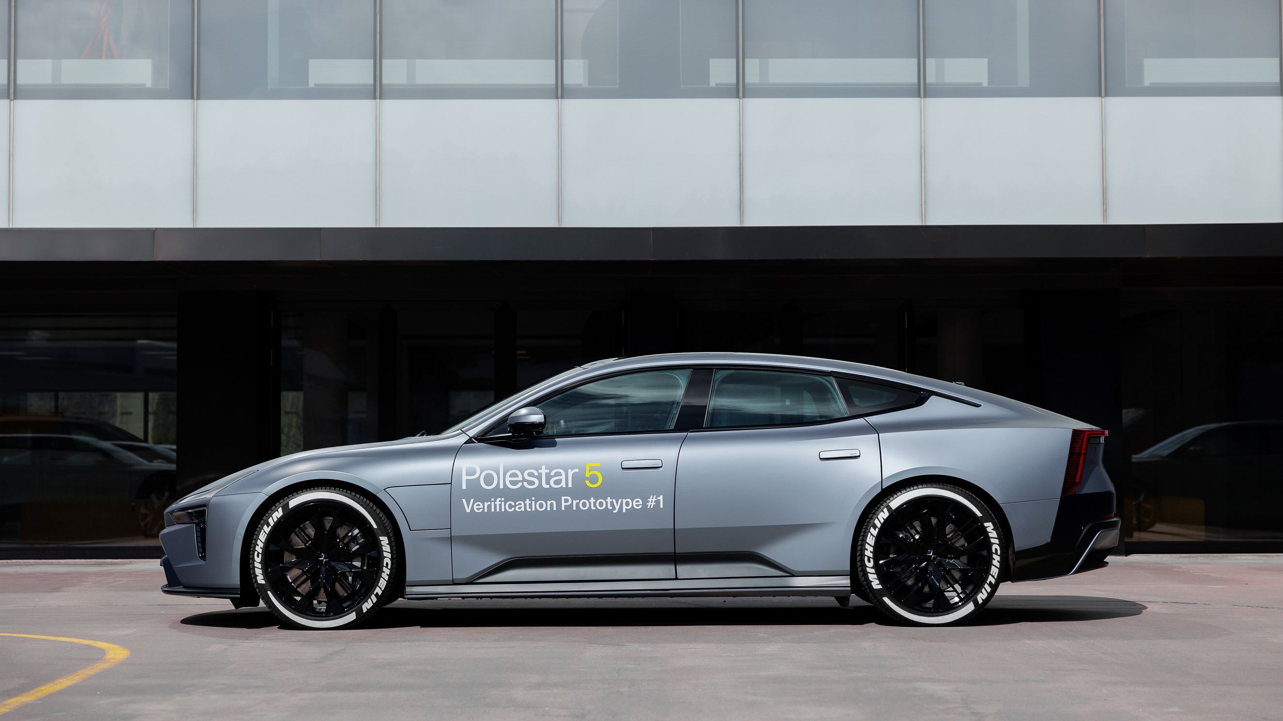 Polestar et StoreDot rechargent avec succès un prototype de Polestar 5 de 10 à 80% en 10 minutes  