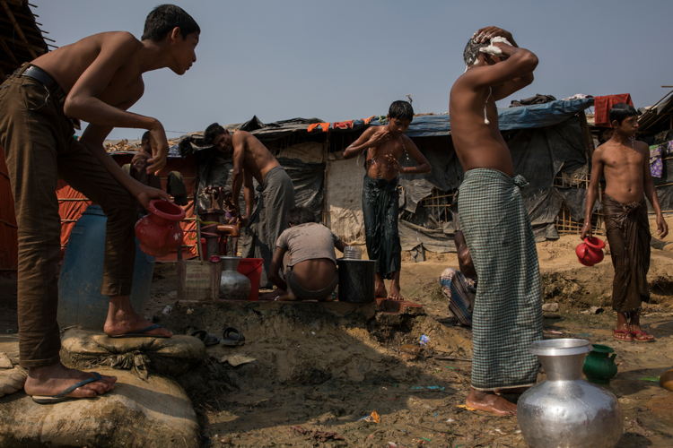 Vue sur le camp de fortune de Jamtoli © Anna Surinyach