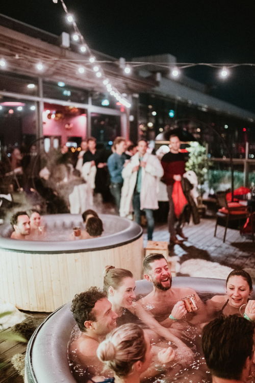 Naked Rooftop Jacuzzi Party bij SkyLounge