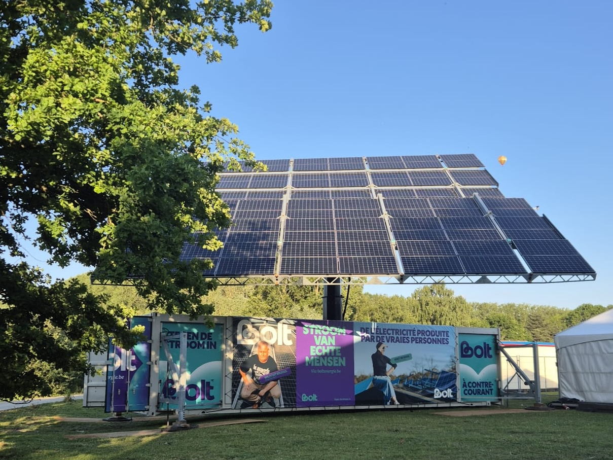 Grootste mobiele zonne-installatie voorziet groene stroom voor Nerdland Festival 