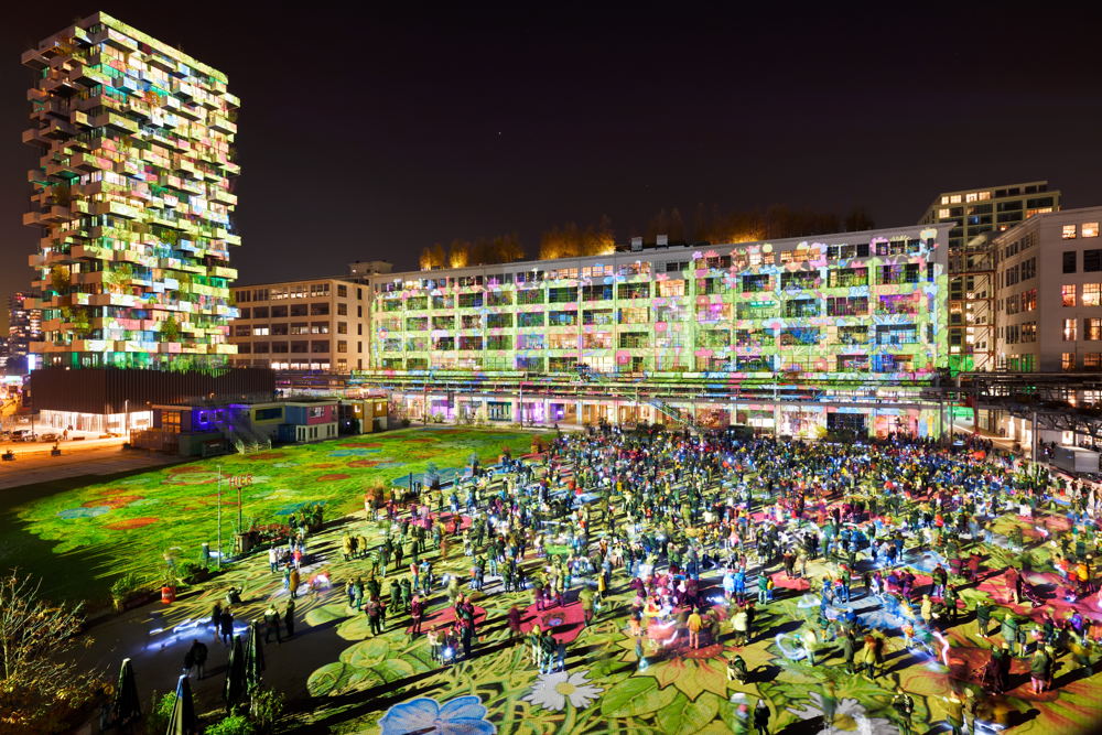 GLOW (c) Bart van Overbeeke