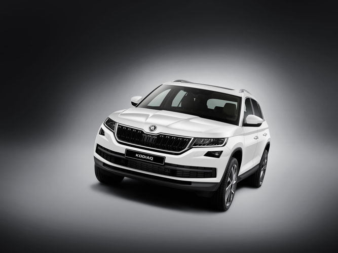 In Geneva, the ŠKODA KAROQ and ŠKODA KODIAQ
SUV models are being presented to the public with
innovations that will be included as standard or come as
options for the models from the two ranges during the
course of the year.