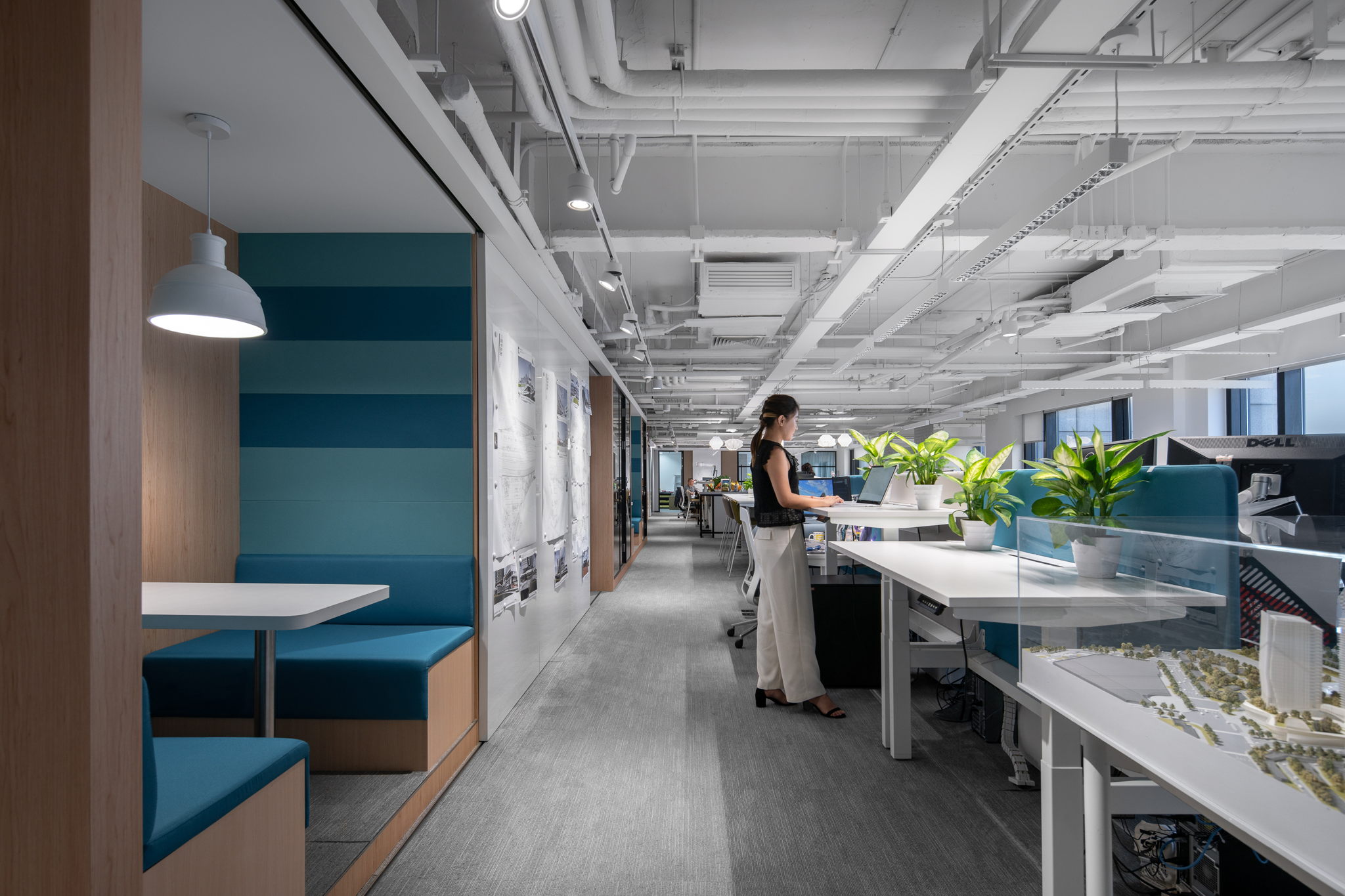 Ergonomic desks are optimised for both standing and seated positions Ergonomic desks are optimised for both standing and seated positions