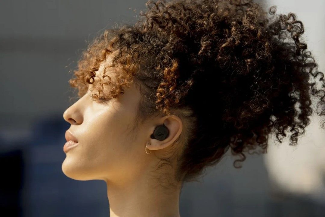 Los nuevos auriculares CX True Wireless de Sennheiser ofrecen una experiencia de audio excepcional, batería con 9 horas de duración, facilidad de uso y un precio accesible