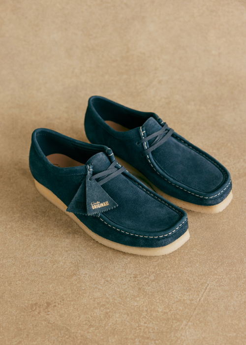 Octobre Editions - Chaussure Clarks - Wallabee Navy Teal Suede - 160€