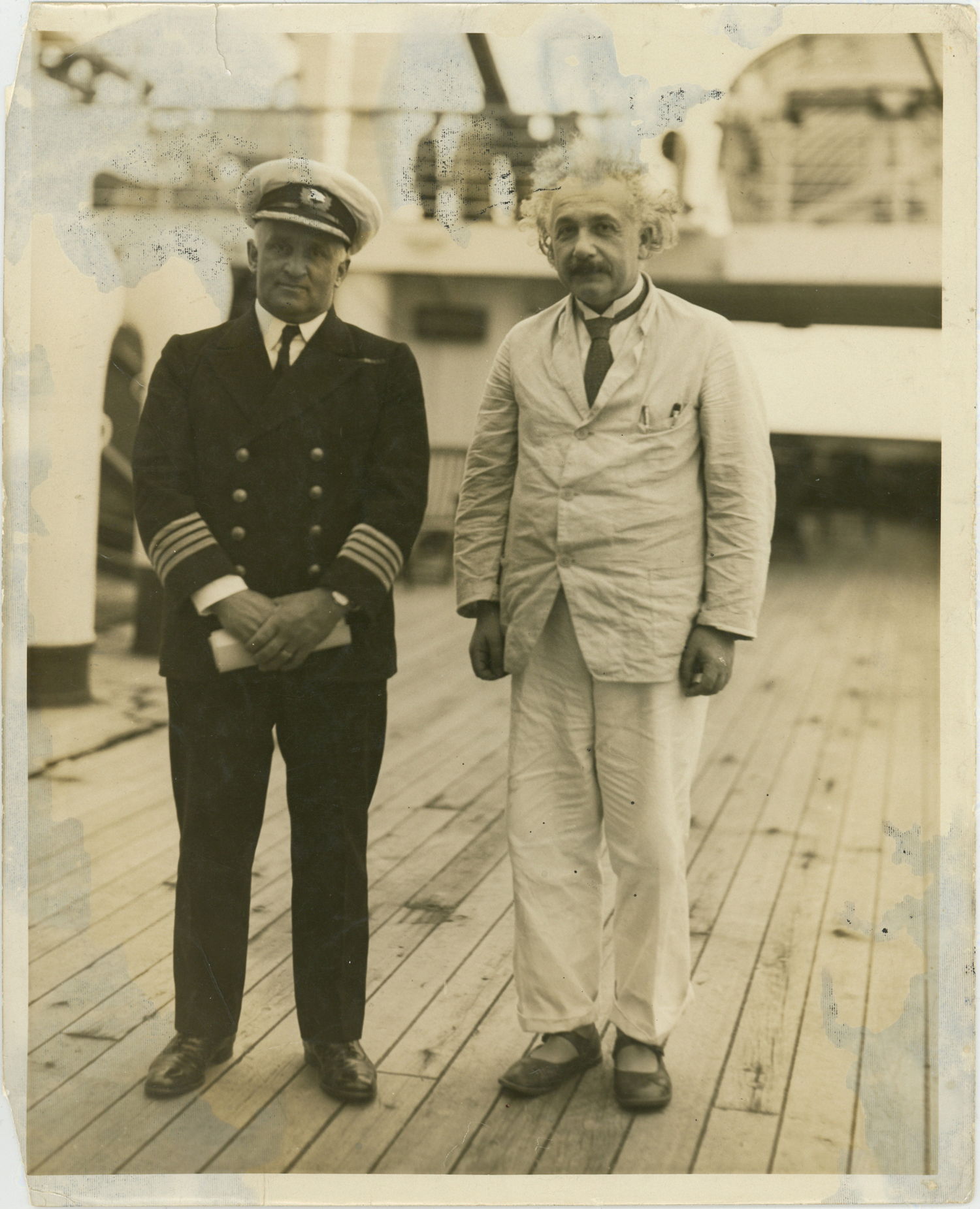 Einstein en commandant - Vrienden van de Red Star Line vzw
