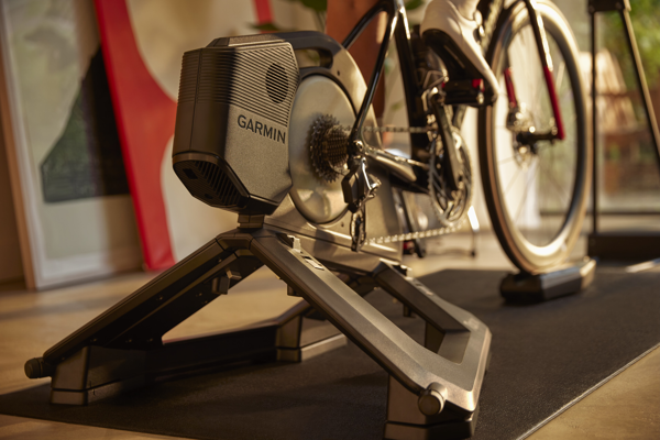 Garmin onthult de Tacx NEO 3M: een krachtige indoor smart trainer met multidirectionele beweging