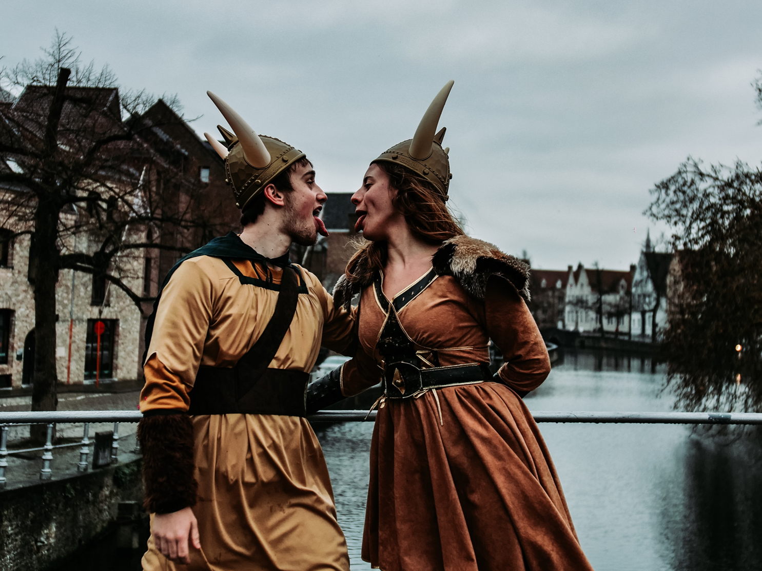 Vive un Halloween inolvidable con estas ideas de disfraces DIY en pareja