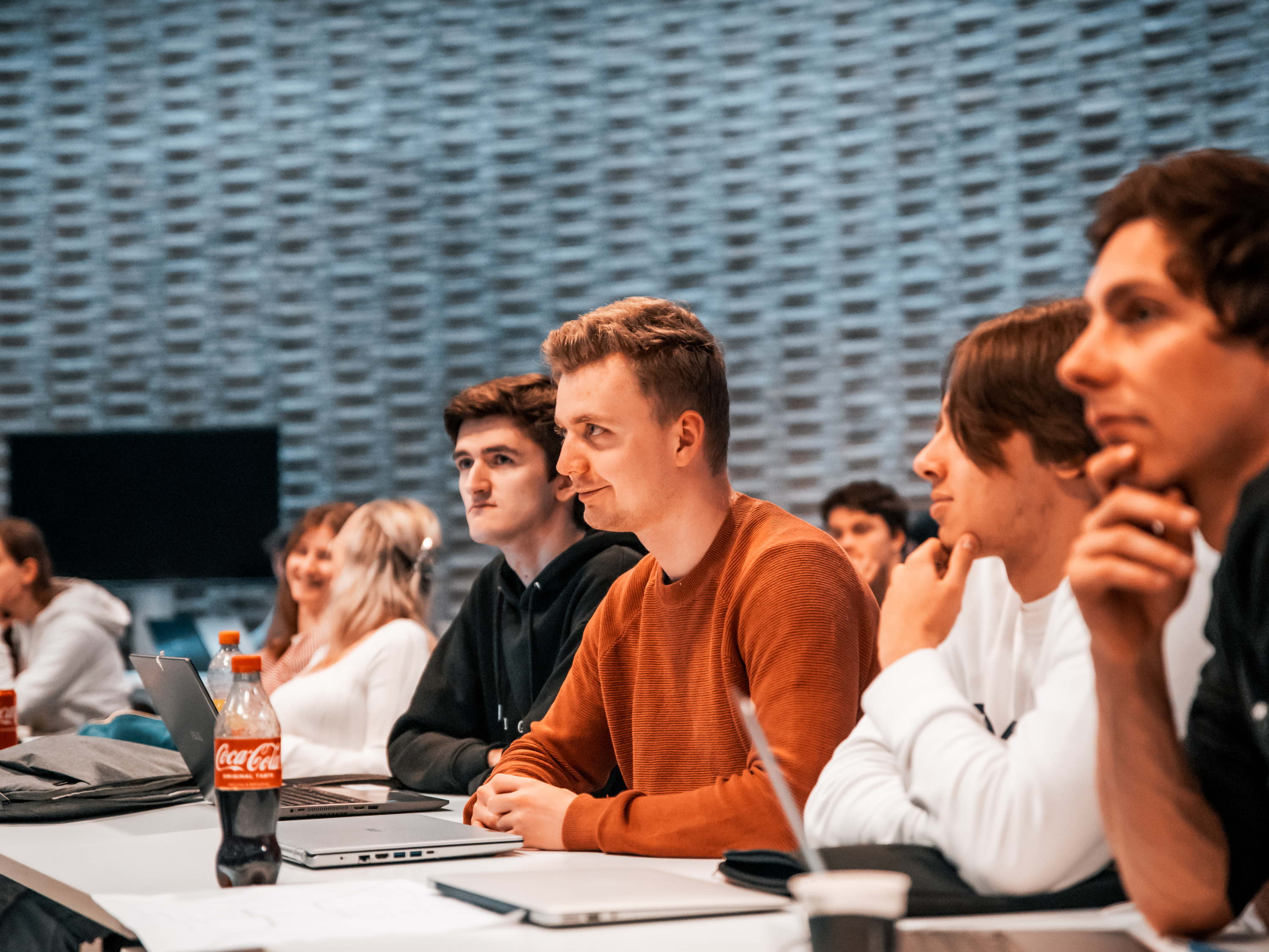 Amsterdamse studenten geven les in school in Bornem