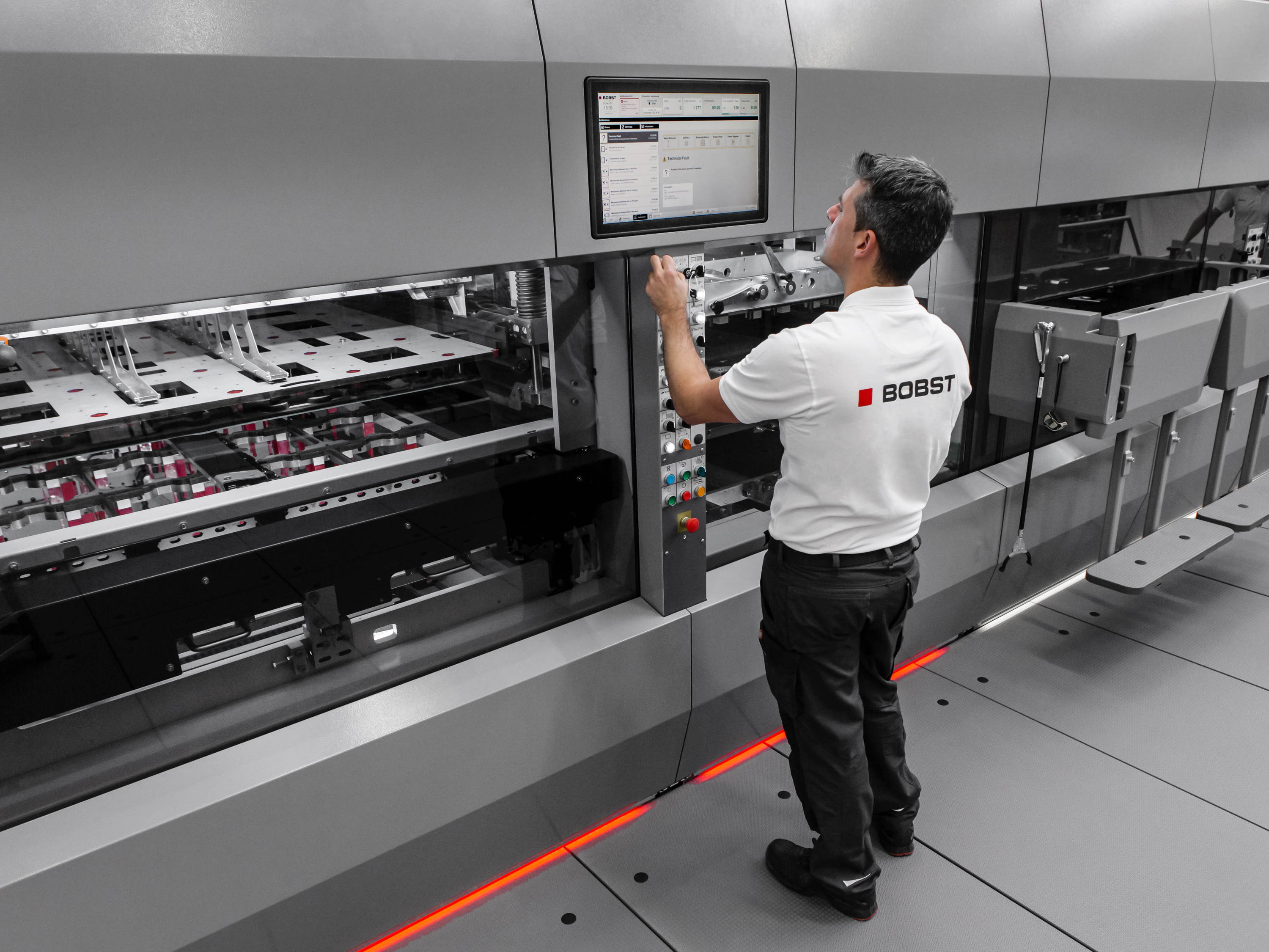 世界初となる3-in-1 BOBST MASTERCUT 1.65が登場
