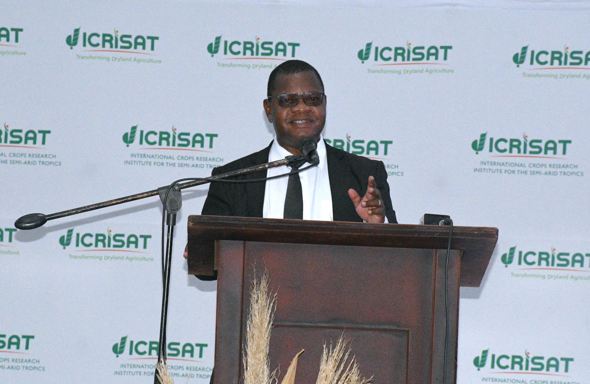 Professor Obert Jiri, Permanent Secretary for the Ministry of Lands, Agriculture, Fisheries, Water, and Rural Development delivering the keynote address.