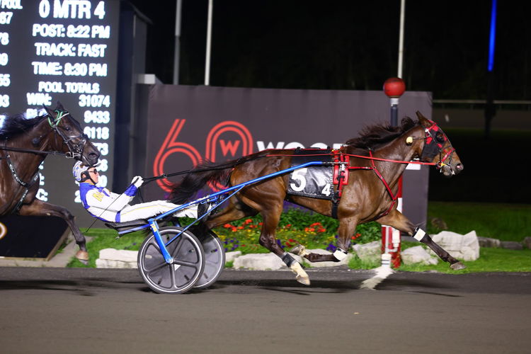 Righteous Resolve winning an elimination of the Elegantimage. (New Image Media)