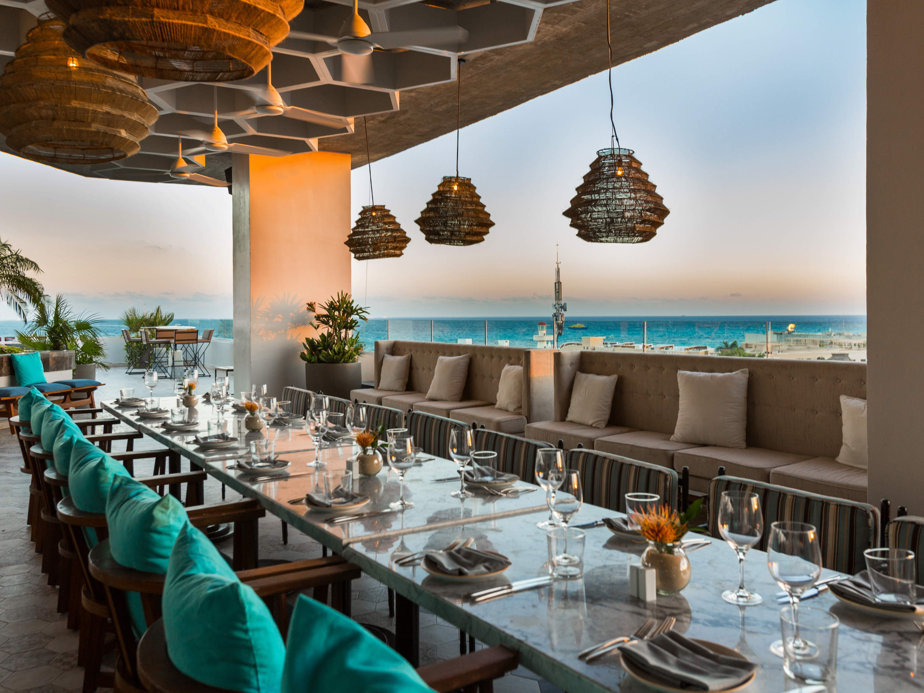 VIVE UNA AUTÉNTICA FIESTA MEXICANA CON JUEGOS Y COMIDA TRADICIONALES EN THOMPSON PLAYA DEL CARMEN