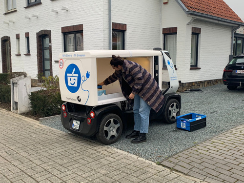Le véhicule autonome CLEVON 1 effectue les premières livraisons à domicile pour Collect&Go