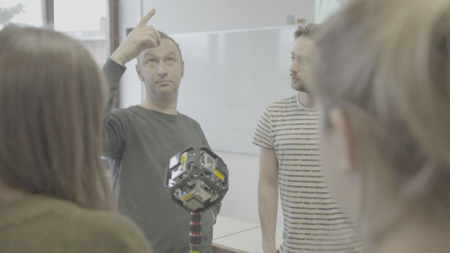 Het leven door een virtuele bril- Koppen (c) VRT