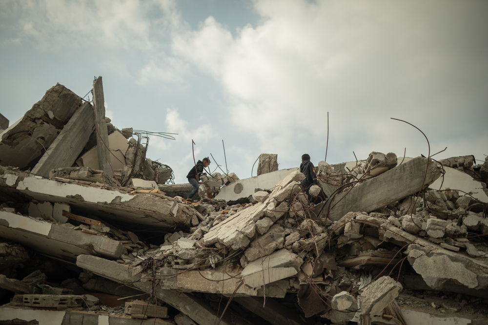 Children are playing on the rubble of their home near the MSF clinic in Gaza City. Location: Palestinian Territories| Date: 03/11/2024| Photographer: Motassem Abu Aser