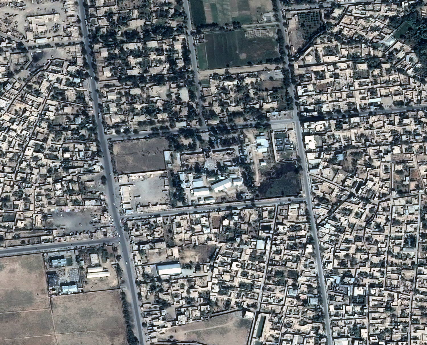 Satellietfoto van het AZG ziekenhuis in Kunduz na de aanval