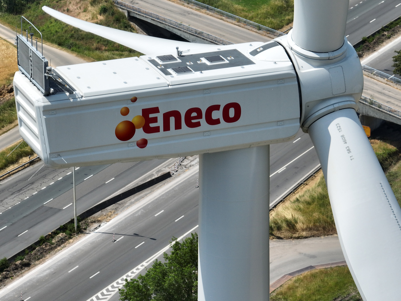 Inauguration de la première éolienne sur une aire autoroutière en Wallonie