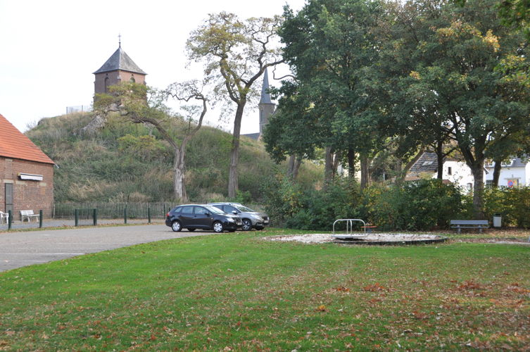 zicht op de Motteheuvel (foto is getrokken vanuit het park) - copyright: VLM