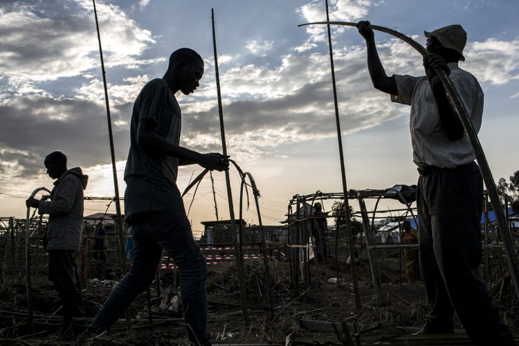 Internally Displaced Congolese building houses inside a Internally Displaced Persons(IDP) Camp on 2 March 2018 in Bunia. ©John Wessels/MSF Internally Displaced Congolese building houses inside a Internally Displaced Persons(IDP) Camp on 2 March 2018 in Bunia. ©John Wessels/MSF