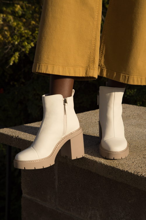 fw23_L_W_Rya_Lightsandleather4