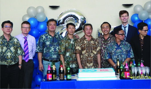 Joseph Cho, Ang Kian Chuah, Choo Lee Kiong, Cheah Boon Hoe, Siau Chee Seng and
​
Low Mong Seng (all wearing batik T-shirts)