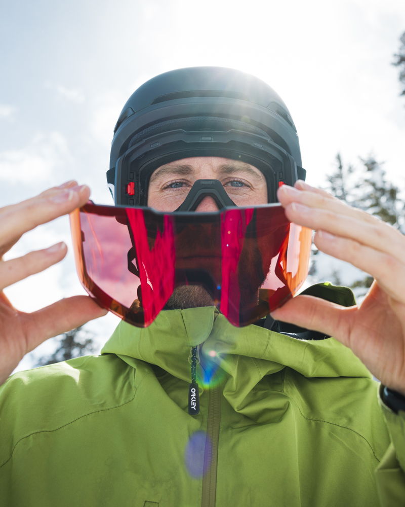OAKLEY SNOW LINE MINER™ PRO CAMPAIGN IMAGE