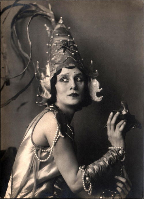 Russian ballerina Anna Pavlova. AKG9411327 © akg-images / Mondadori Portfolio/Archivio GBB Russian ballerina Anna Pavlova. AKG9411327 © akg-images / Mondadori Portfolio/Archivio GBB