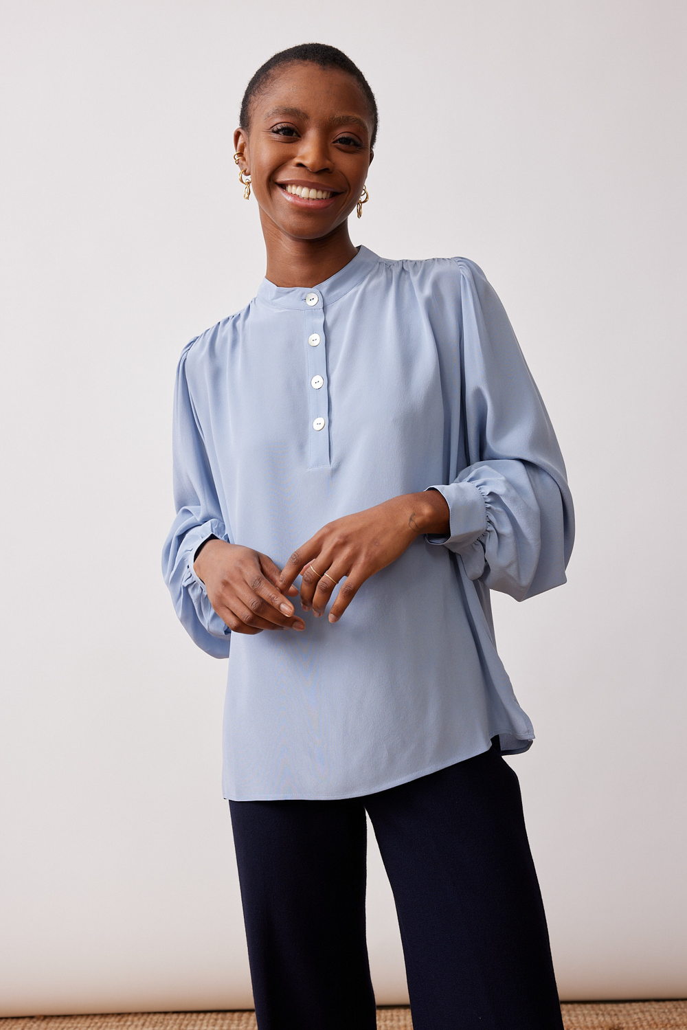 Mardi editions - SS23 - Blouse Pauline Soie Bleu ciel (175€)
