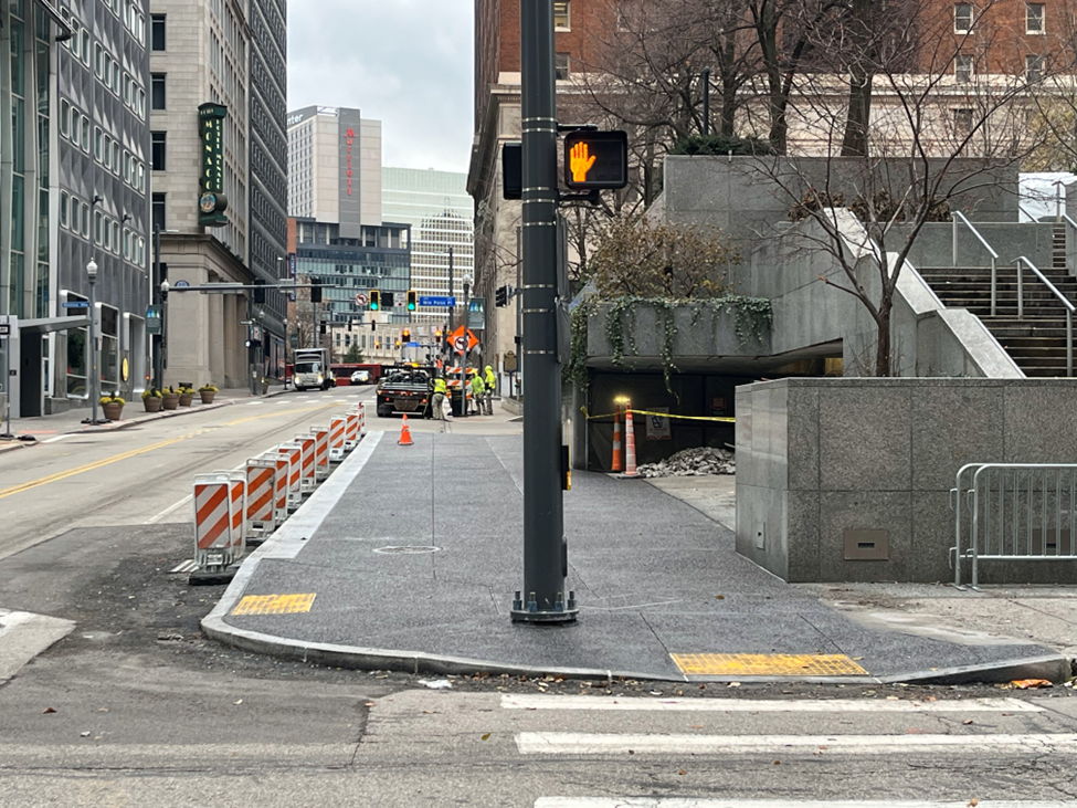 New expanded sidewalk at Sixth Avenue and Smithfield Street