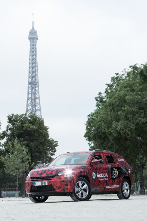 For the final stage of the 2016 Tour de France, the
KODIAQ SUV appeared as the lead vehicle ahead of its
official launch, decked out in a red, grey and black
camouflage wrap and attracting plenty of attention during
the Tour’s grand procession down the Champs-Elysées.