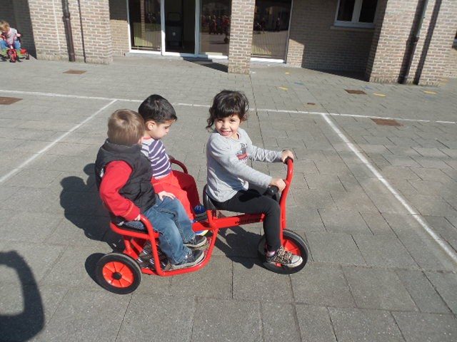 Kleuterklas v/d Vrije Basisschool Heiende uit Lokeren won een pakket fietsjes
