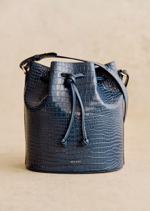 Sézane - Bourse FARROW Denim croco - 230€