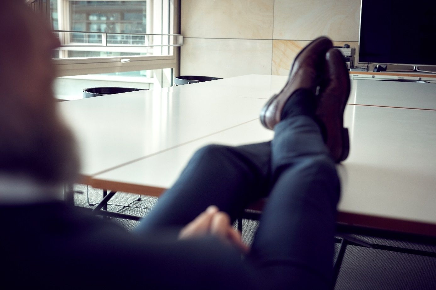 Some people seem to forget their good manners in meetings. Some people seem to forget their good manners in meetings.