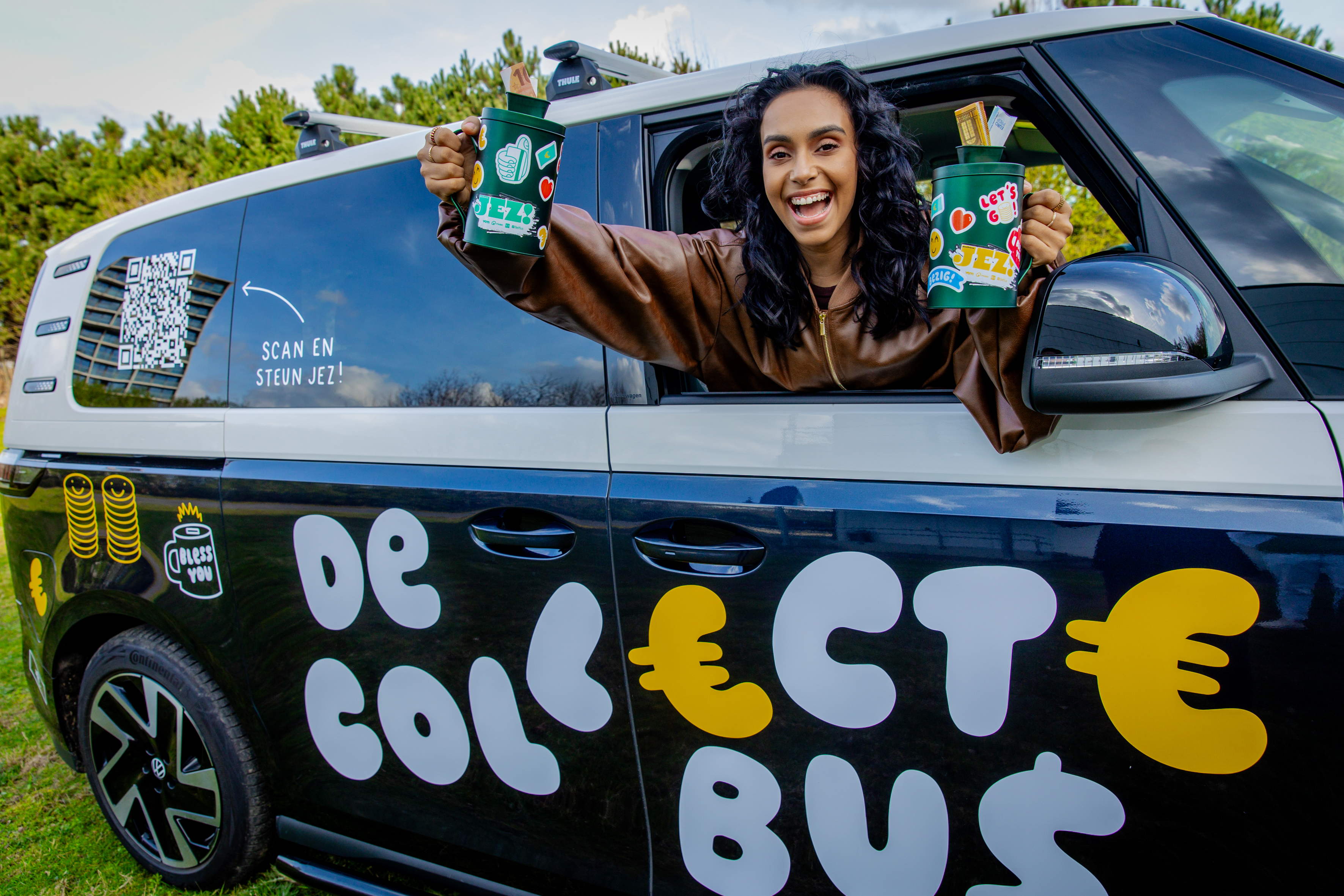 10 BV’s doorkruisen Vlaanderen met De JEZ!-Collectebus 