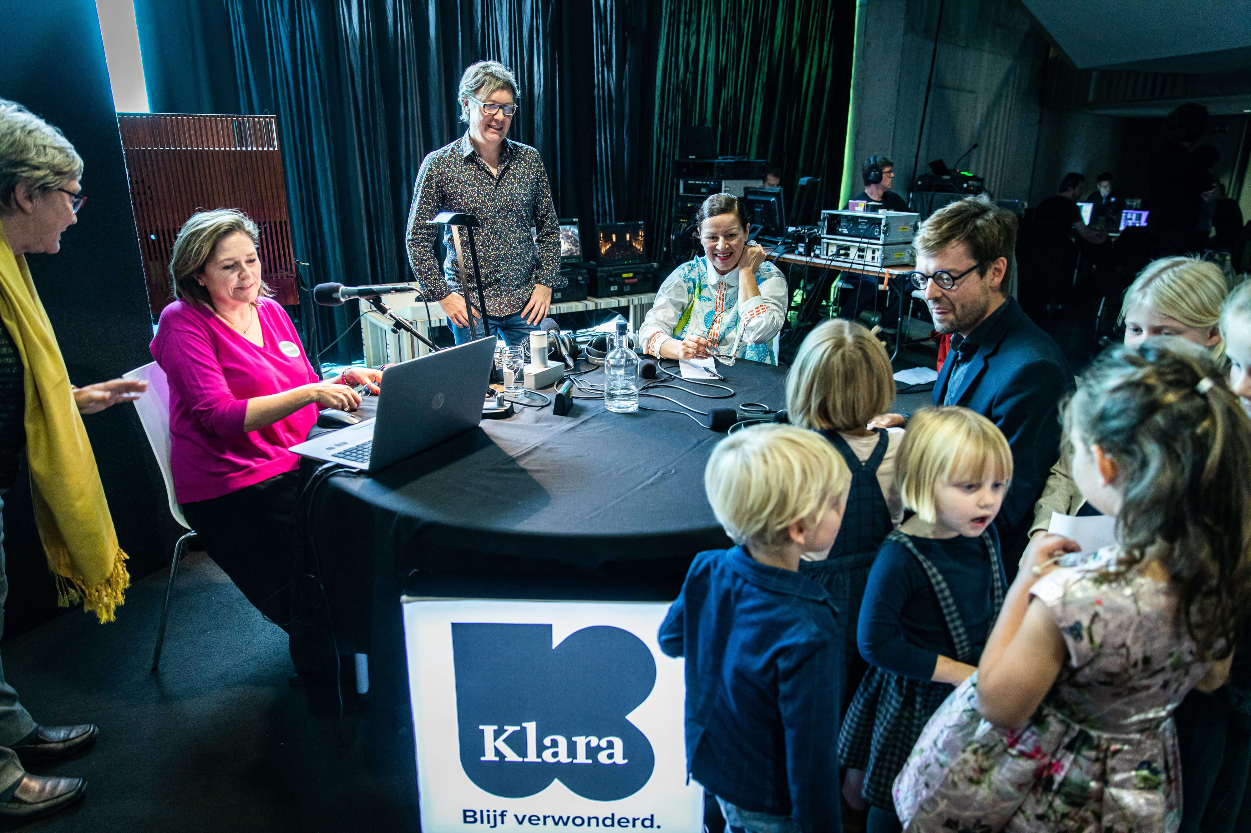 Klara-presentatrice Katelijne Boon aan tafel met nethoofd Chantal Pattyn – Iedereen Klassiek 2019 – © VRT Klara-presentatrice Katelijne Boon aan tafel met nethoofd Chantal Pattyn – Iedereen Klassiek 2019 – © VRT