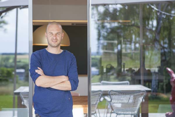 Stan Van Samang in Het huis (c) VRT / Polle Van Rooy