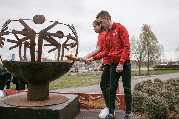 Communiqué de presse : La Flamme de l’Espoir est arrivée à La Louvière, annonçant l’inauguration des Jeux Nationaux Special Olympics Belgium