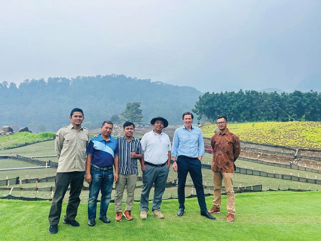 From left: Agung Permana (Business Manager, Jebsen & Jebsen T&I), Paryono (Sales Executive, Jebsen & Jessen T&I), Rulfie Cahyadi (Chemical & Fertilizer Sales Executive, Jebsen & Jessen T&I), Qamal Muttaqin (Golf Architect / Director, Karya Rama Prima), Philipp Hoffmann (Regional Director, Jebsen & Jessen T&I), and Eko Suwanto (Business Manager (Golf), Jebsen & Jessen T&I).