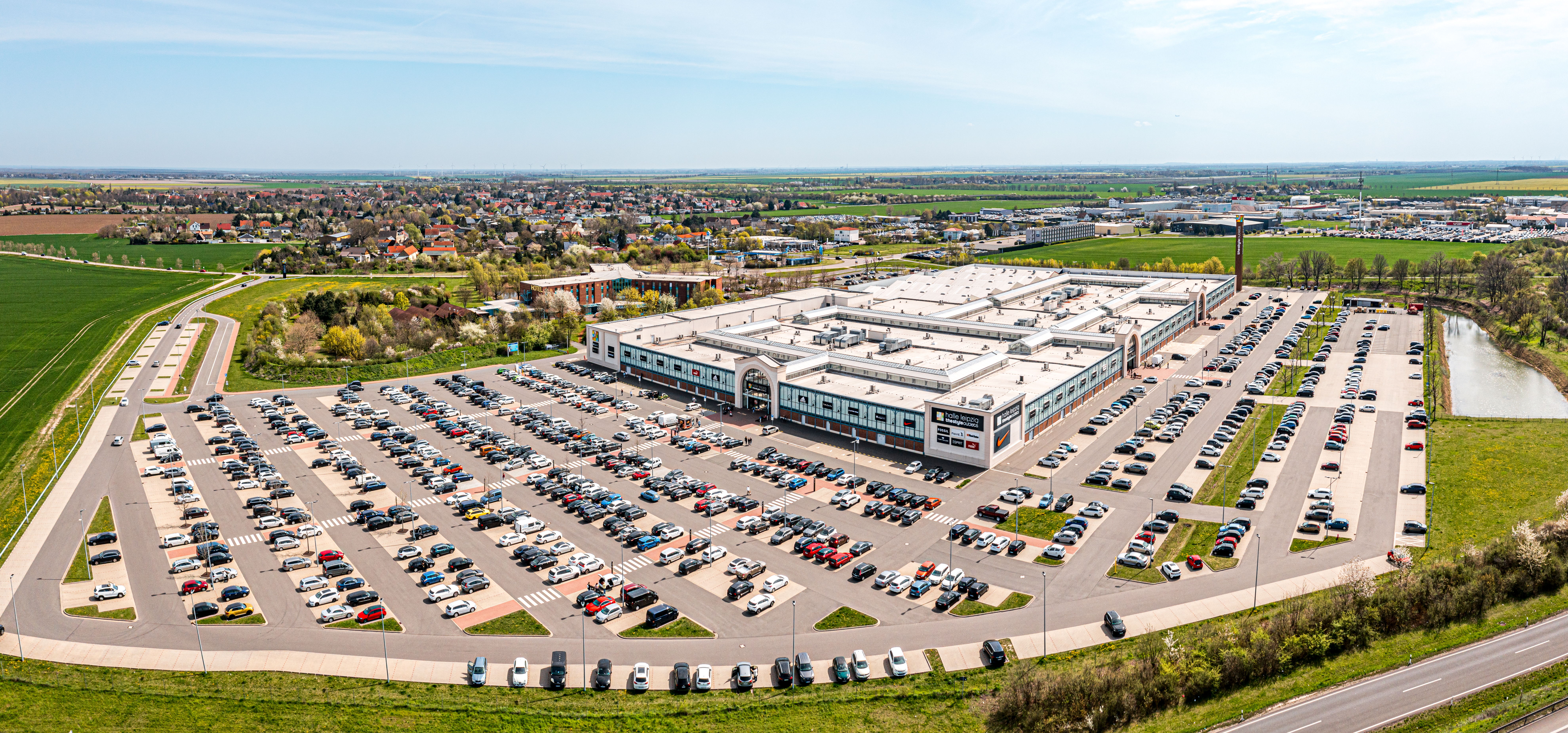 Das Street Food Festival findet auf dem Parkplatz des Centers statt.