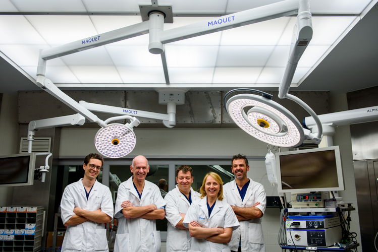 Het team van het buikwandcentrum bestaat uit vijf artsen van UZ Leuven en AZ Diest / © UZ Leuven