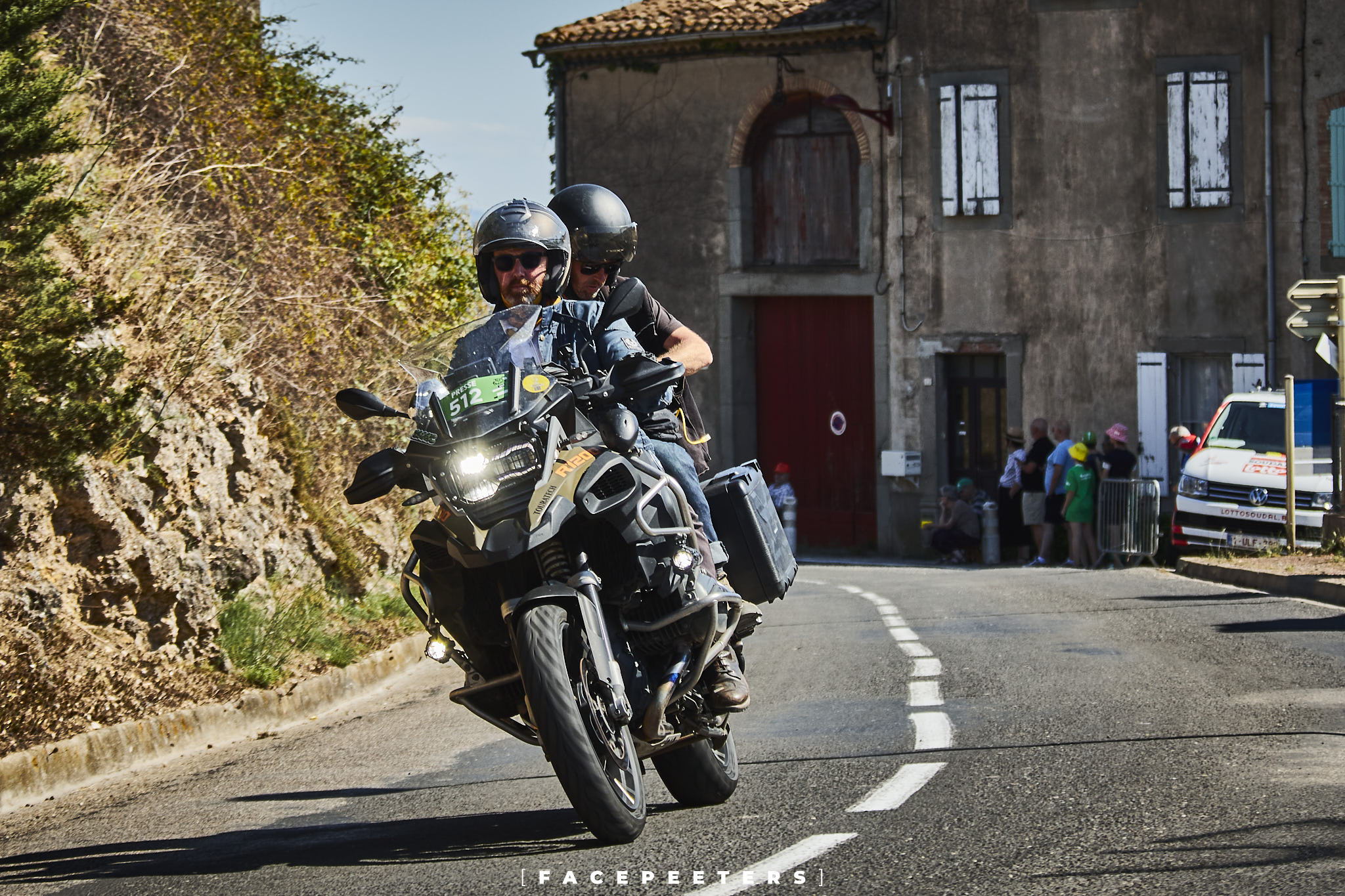 Motard Kurt Vandenborre en fotograaf David Stockman (© Facepeeters)