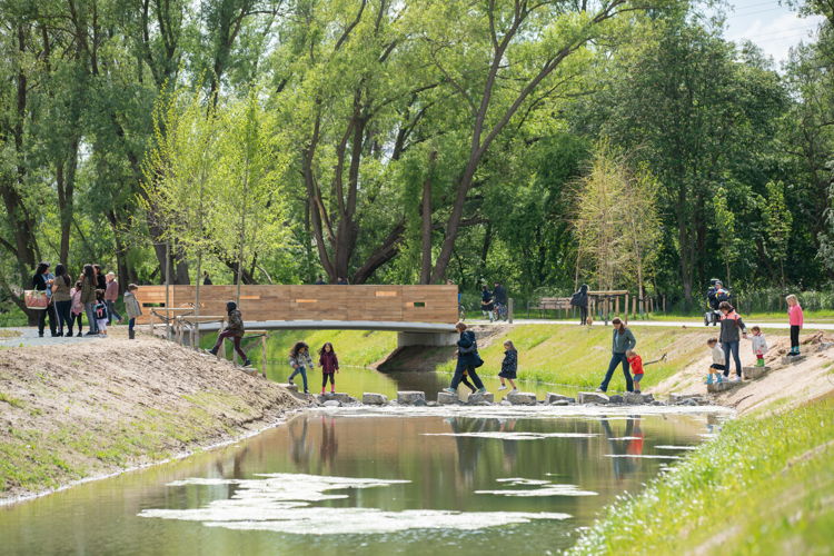 Foto 1 van reeds heraangelegd deel van het park. De sfeer en vormentaal van fase 1 vormen de basis voor het vervolg van het parkontwerp. ©Stad Antwerpen