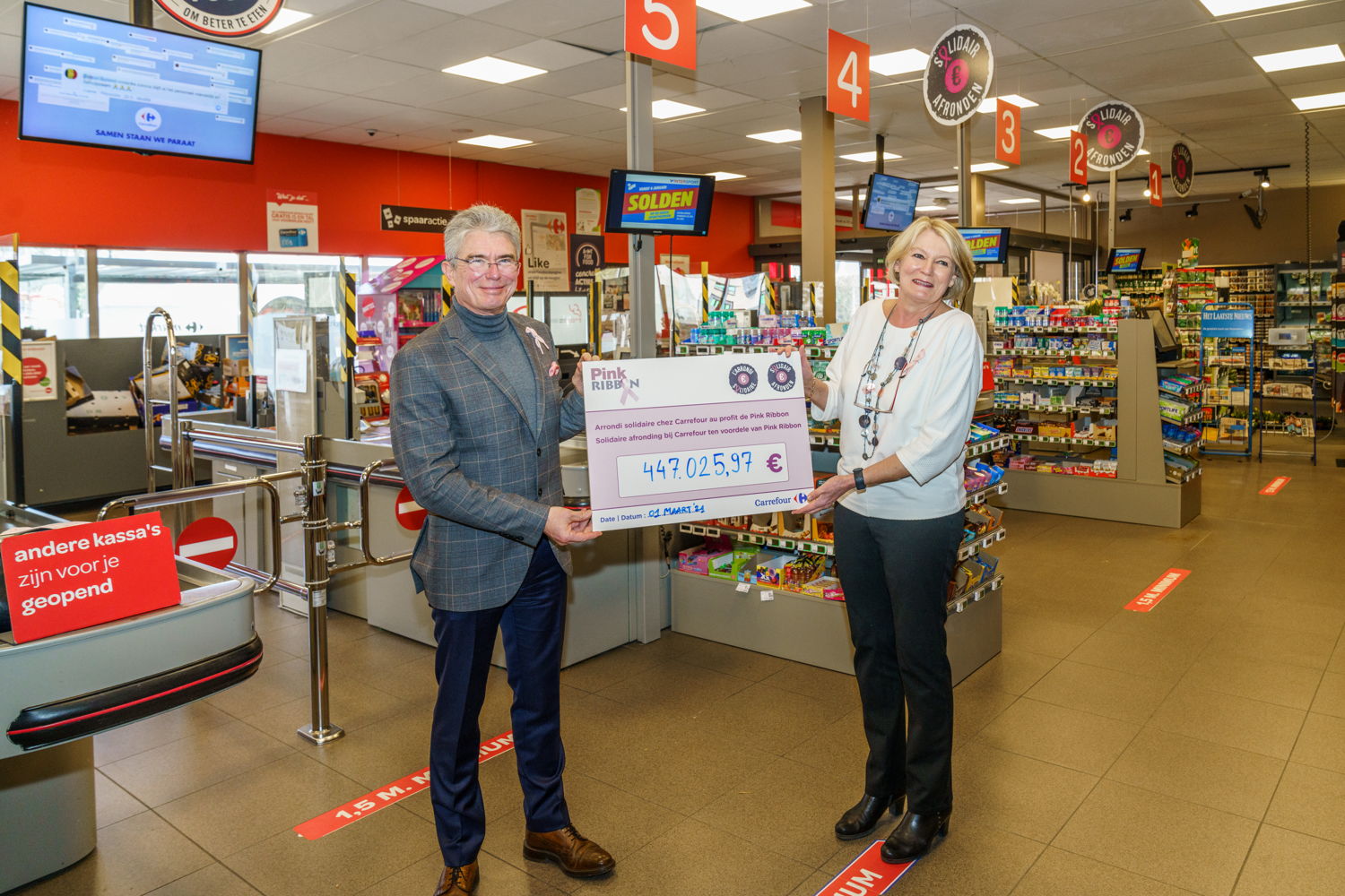 Pascal Léglise, Directeur RSE-Qualité de Carrefour Belgique et Brigitte Vanderveren, General Manager de Pink Ribbon.
